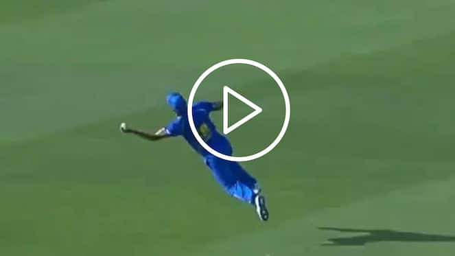 [Watch] Trent Boult Takes A One-Handed Stunner To Dismiss Laurie Evans in ILT20 2024
